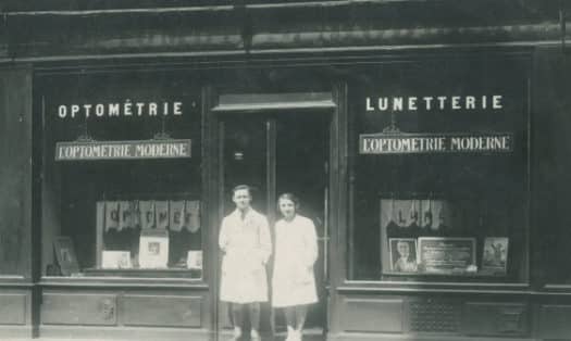photo historique de la devanture d'un magasin optique pour illustrer le centenaire de l'ICO ecole optique Paris sud
