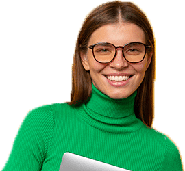 jeune femme souriante avec des lunettes pour illustrer les propos de l'ICO, école optique Paris sud