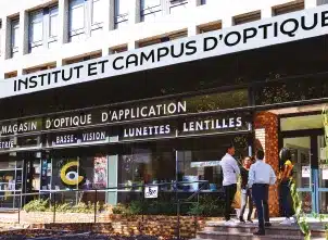 Vue de la devanture du campus de l'ICO ecole optique Paris Sud