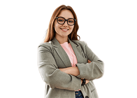 BTS opticien lunetier en repréparation : Une femme se tient les bras croisés pour illustrer les formations de l'ICO ecole optique paris sud