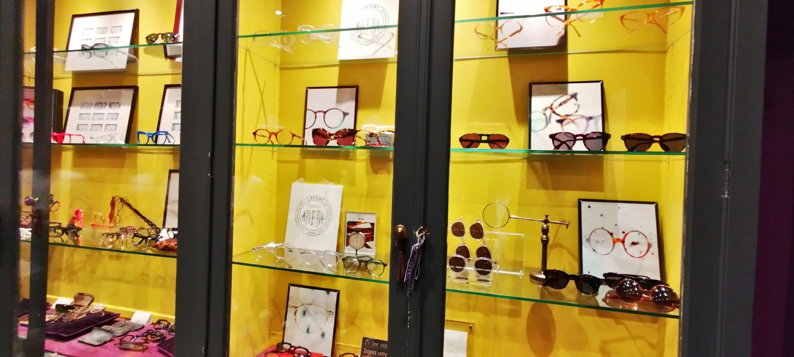 Sous le parrainage de Matthieu Lafont, la promotion 2024-2026 des étudiants en BTS Optique de l’ICO a pu donner libre cours à sa créativité en participant à un concours de dessin de monture.