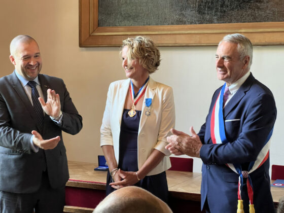 Madame Bérengère Evain reçue chevalier dans l'Ordre National du Mérite. MOF Lunetière. Opticienne alumni ICO